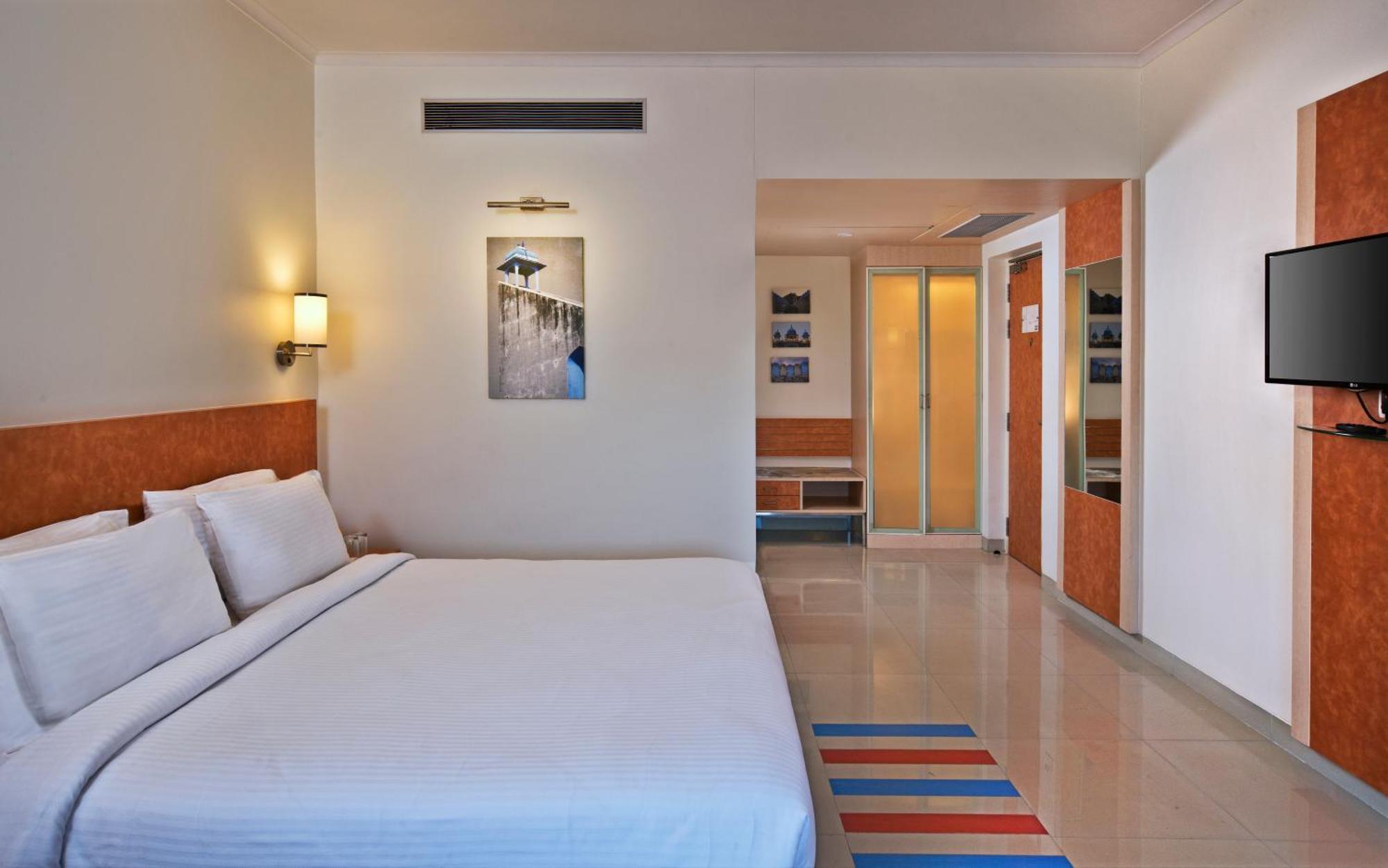 Nirwana Hometel Jaipur- A Sarovar Hotel Bagian luar foto