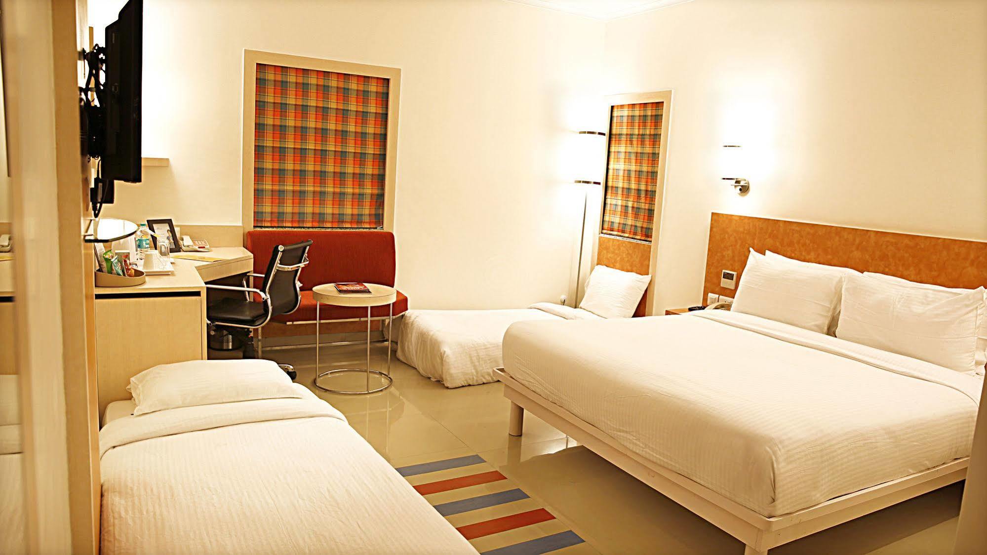 Nirwana Hometel Jaipur- A Sarovar Hotel Bagian luar foto